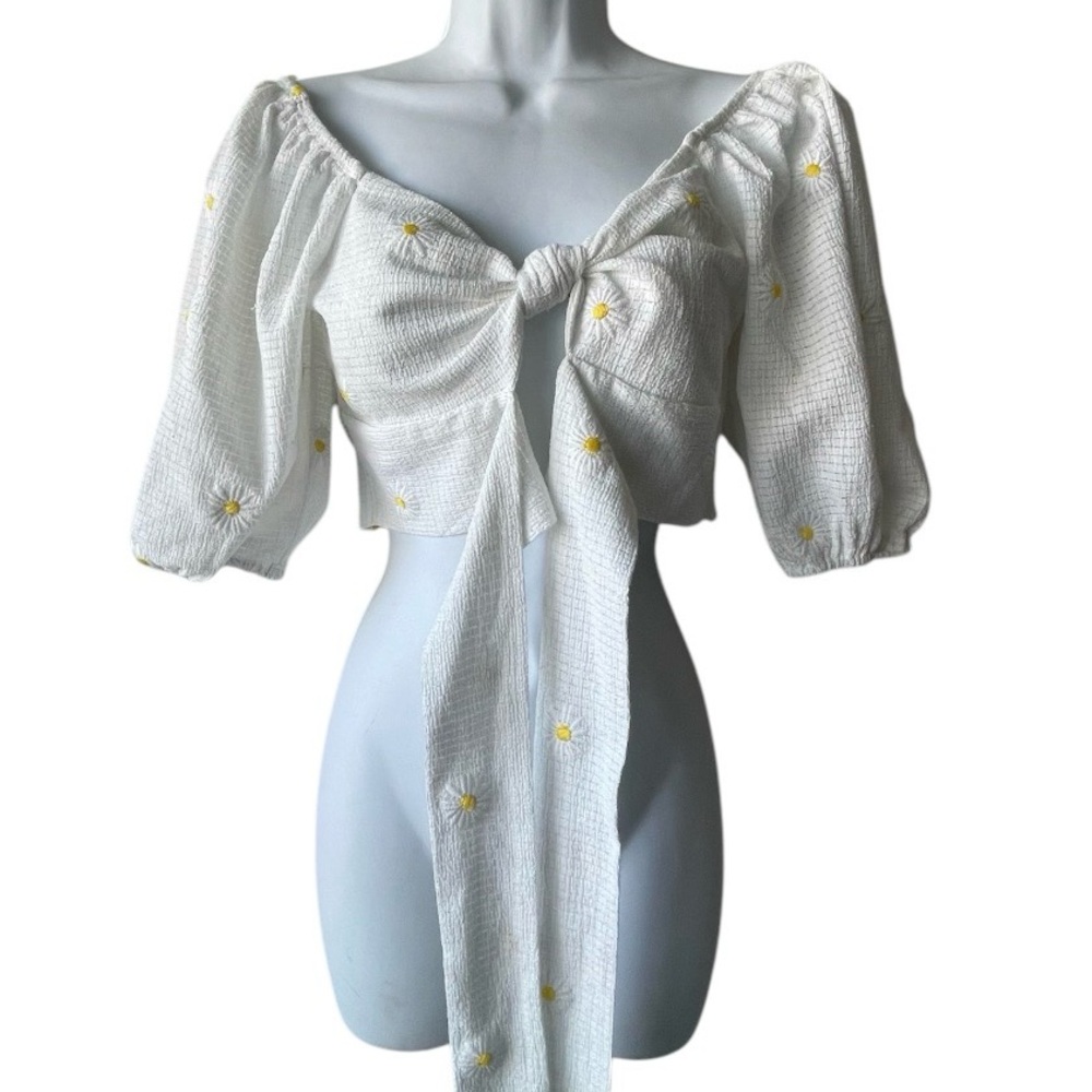 White Daisy Tie-Front Crop Top with Puff Sleeves